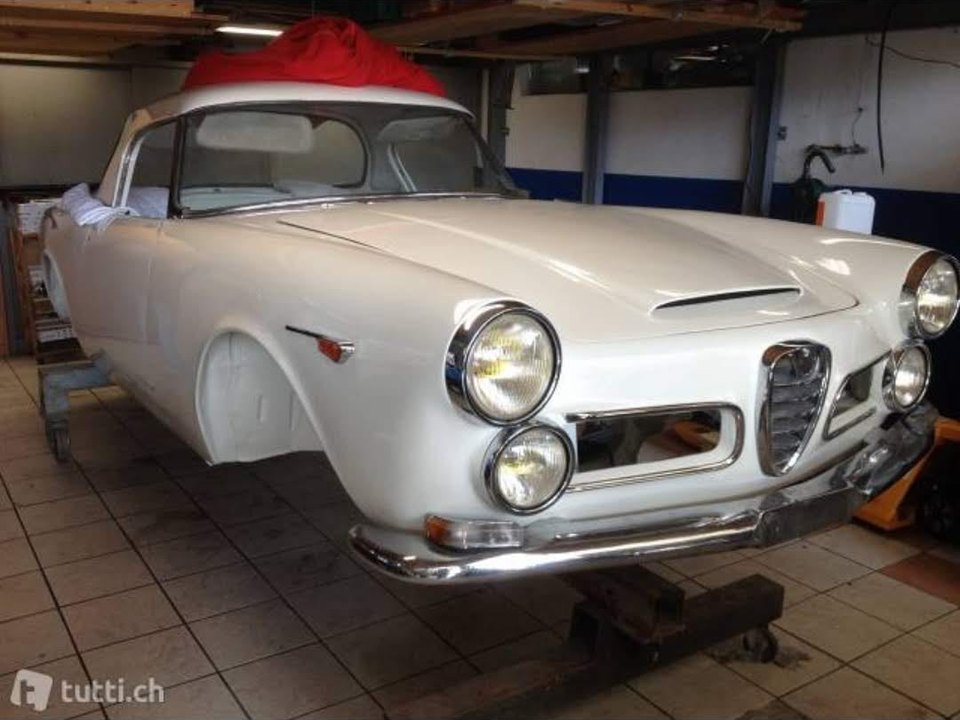Alfa Romeo 2600 — Frontale durante il restauro