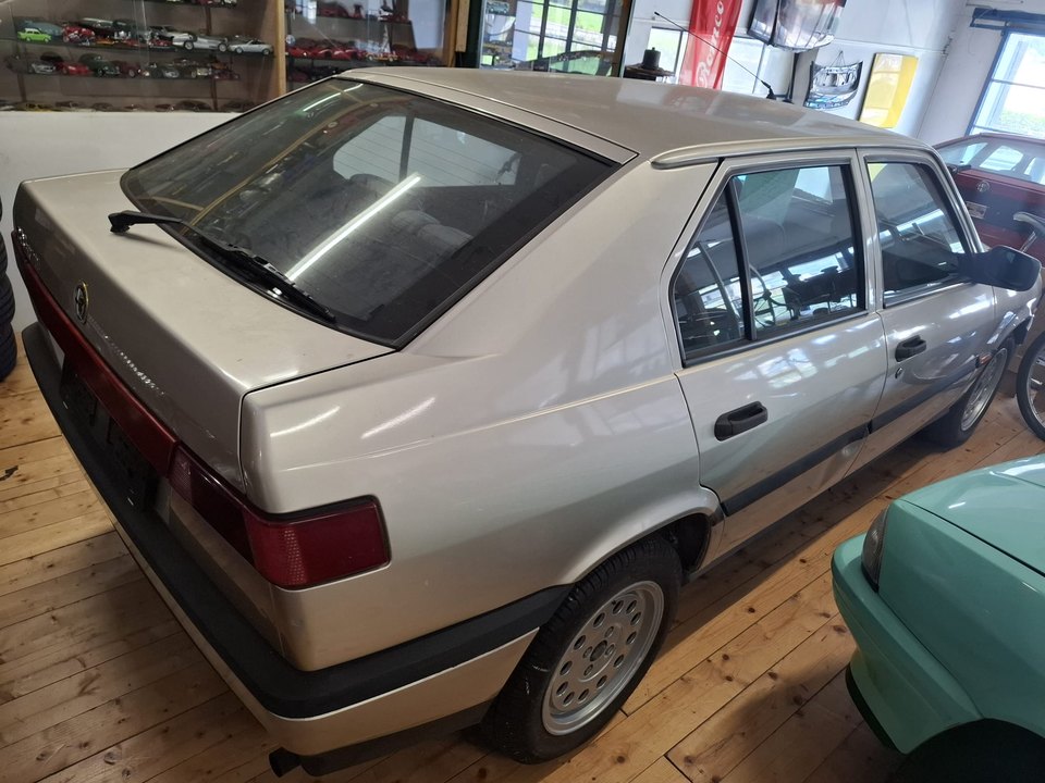 Alfa Romeo 33 — Coda e fiancata