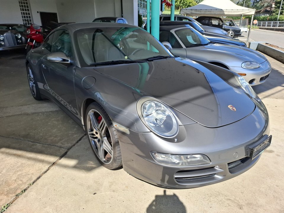 Porsche 911 Carrera 4S — Frontale e fiancata