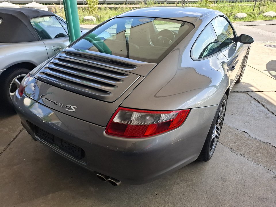 Porsche 911 Carrera 4S — Coda con scritta Carrera 4S