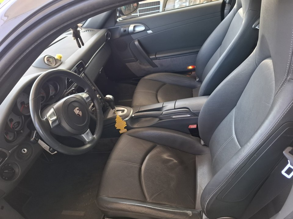 Porsche 911 Carrera 4S — Sedili anteriori e cruscotto