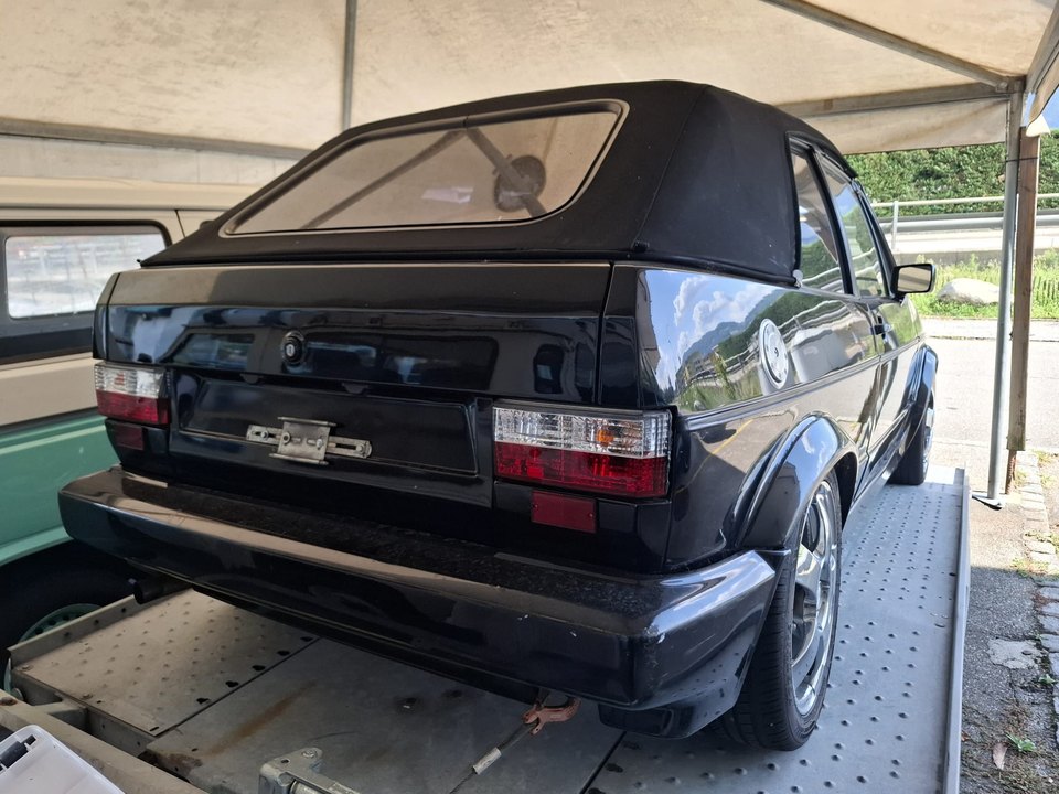 Volkswagen Golf Cabrio — Vista posteriore con capote chiusa