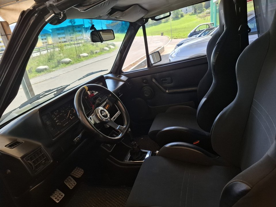 Volkswagen Golf Cabrio — Abitacolo con sedili anteriori