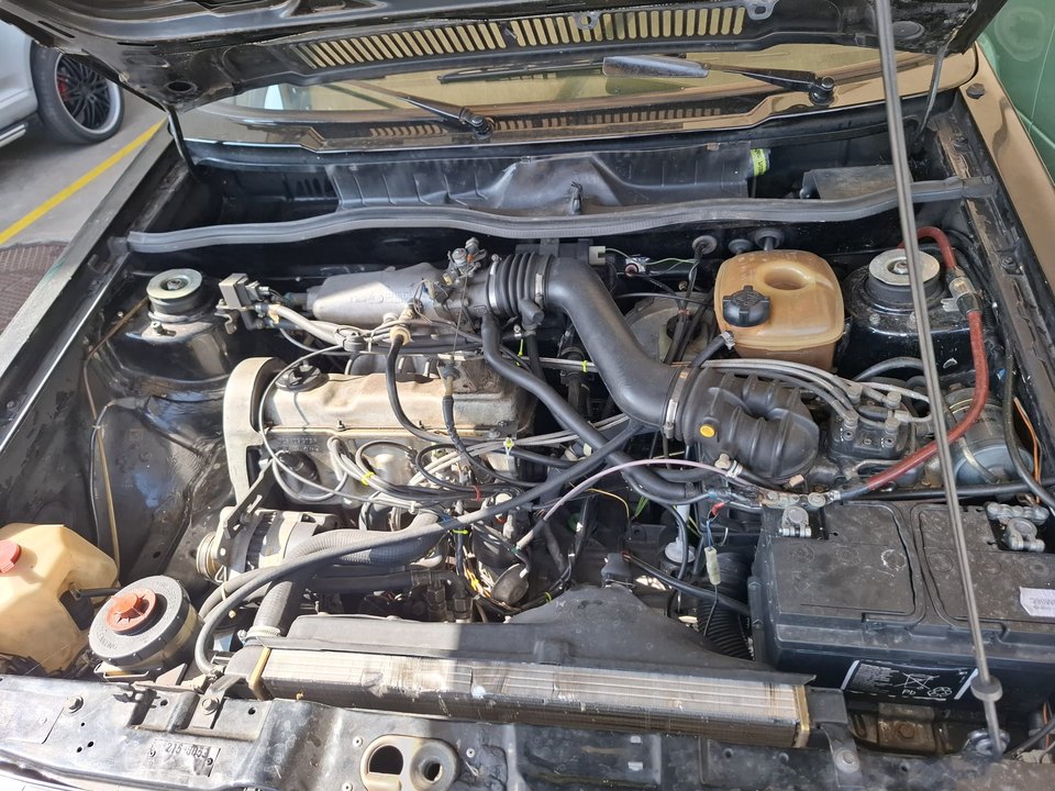 Volkswagen Golf Cabrio — Vano motore