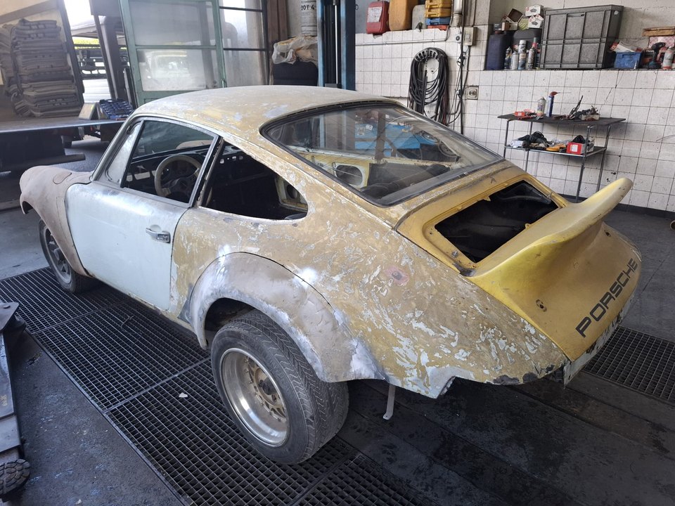 Porsche 911 L — Vista posteriore della carrozzeria incompleta