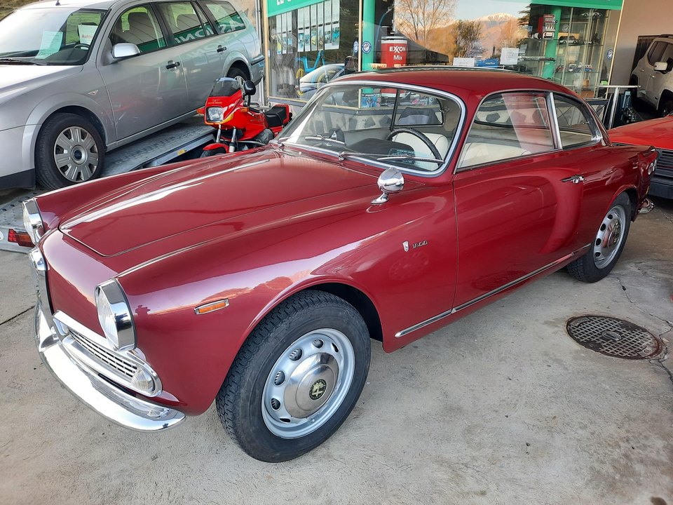 Alfa Romeo Sprint 1600 Bertone — Vista anteriore a tre quarti