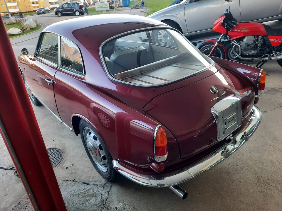 Alfa Romeo Sprint 1600 Bertone — Vista posteriore a tre quarti