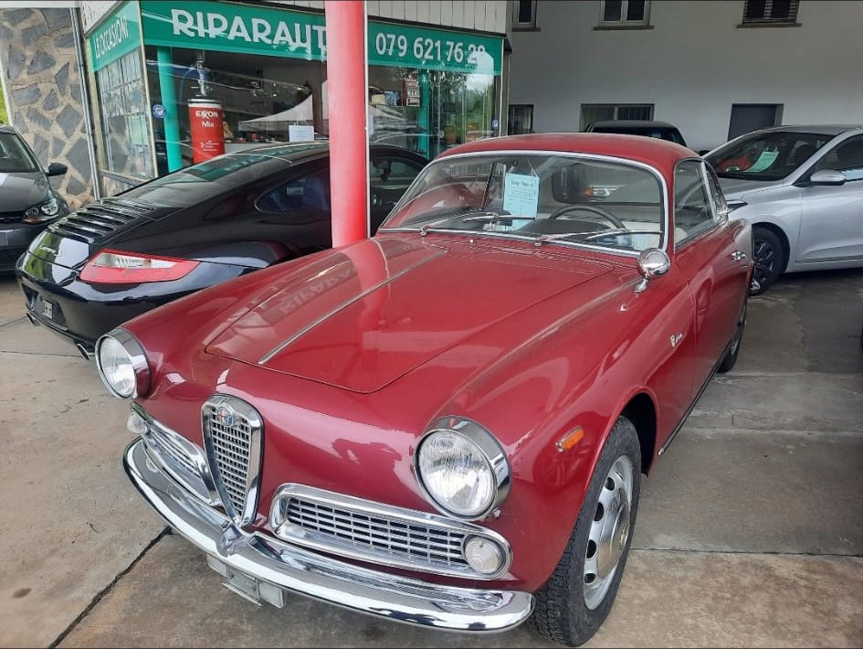 Alfa Romeo Sprint 1600 Bertone — Vista del frontale nel piazzale