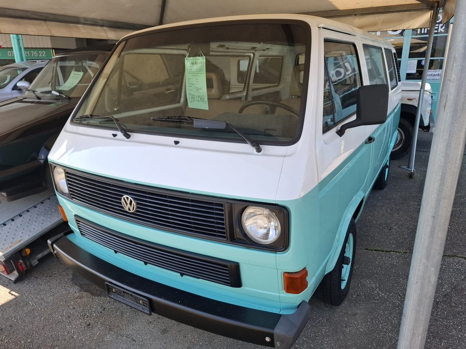 Volkswagen Typ 2 — Frontale e fiancata