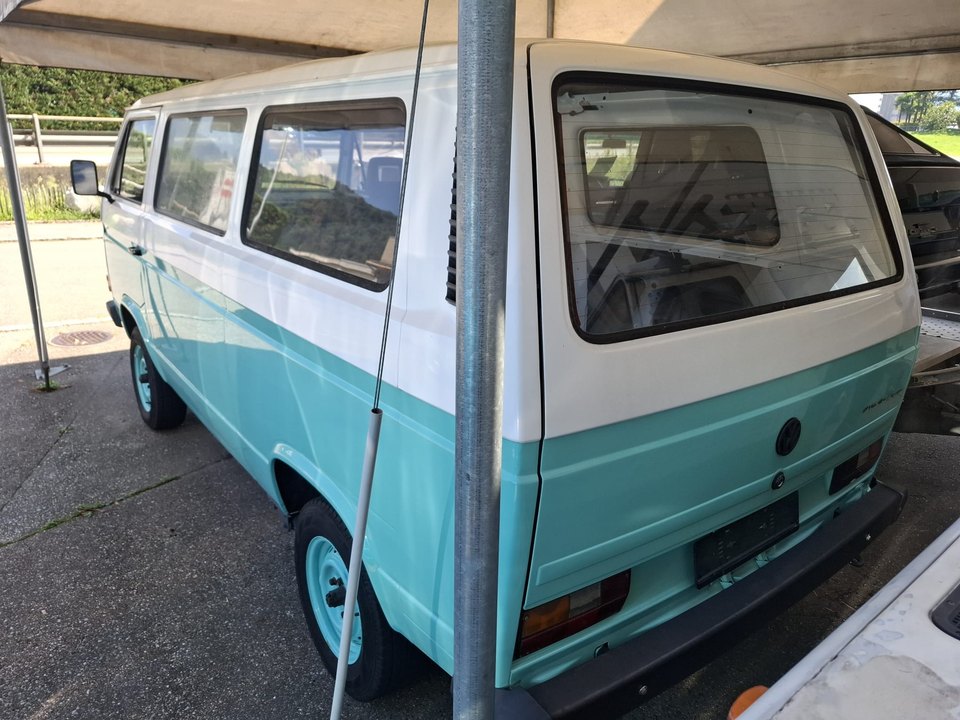 Volkswagen Typ 2 — Vista posteriore a tre quarti